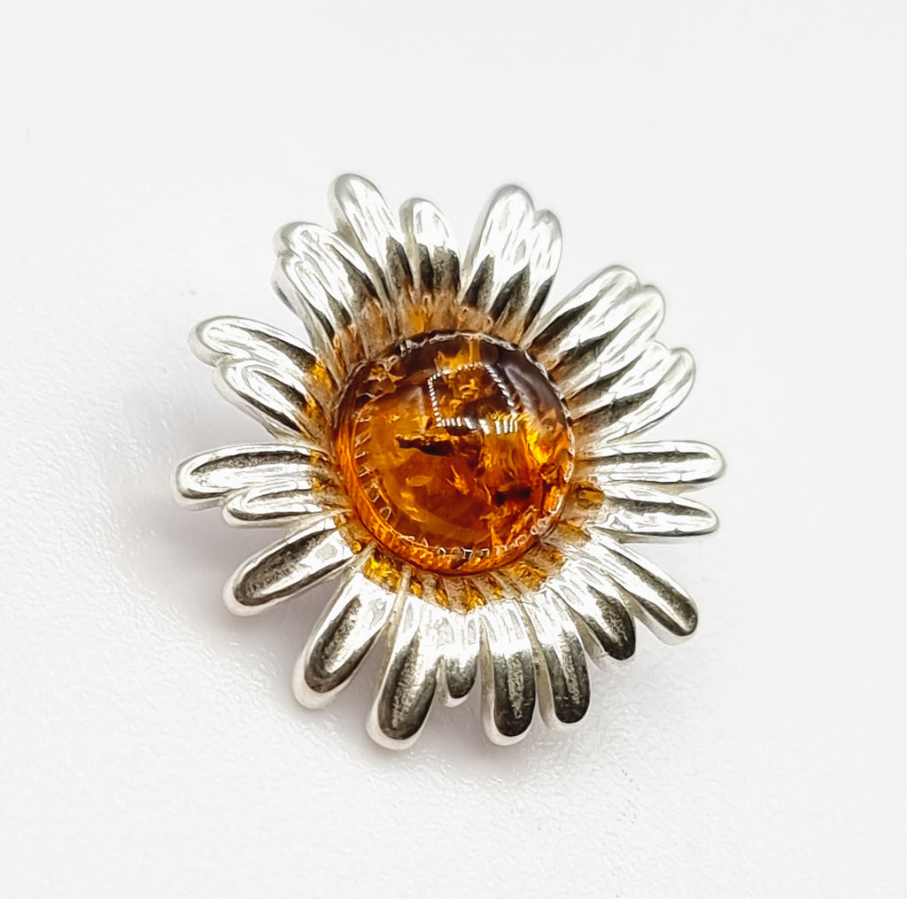 This gorgeous sterling silver pendant, featuring a stunning Sunflower, crafted with a lovely cognac natural Baltic Amber 'heart'. This nature inspired pendant is a perfect gift of love for any nature lover. The feminine touch and delicate design of the pendant make it a perfect addition to any woman's necklace collection.