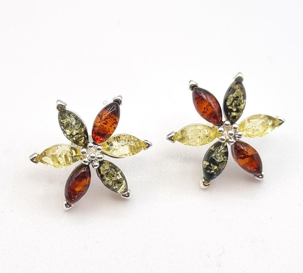 Elevate your style with these elegant natural Baltic amber flower stud earrings. Meticulously crafted in sterling silver, featuring tones of light yellow, green, and deep cognac. Embrace an effortlessly refined style with this exquisite accessory.